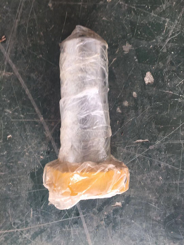 涨紧油缸